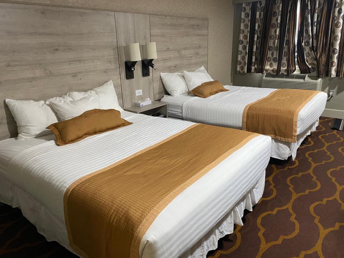 Ramada By Wyndham Medicine Hat Bagian luar foto