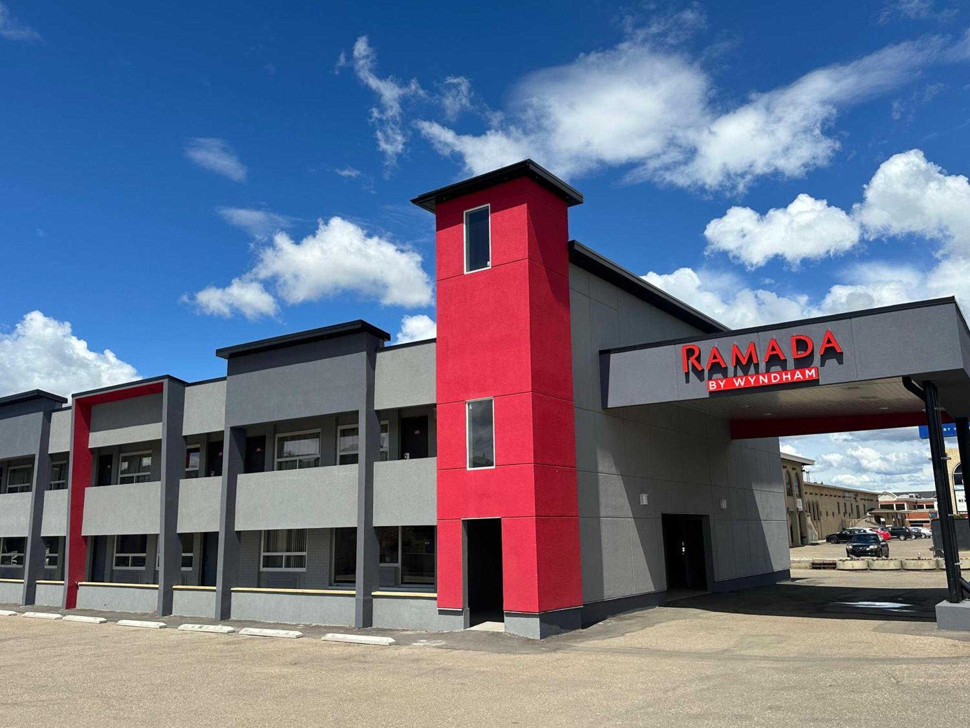 Ramada By Wyndham Medicine Hat Bagian luar foto