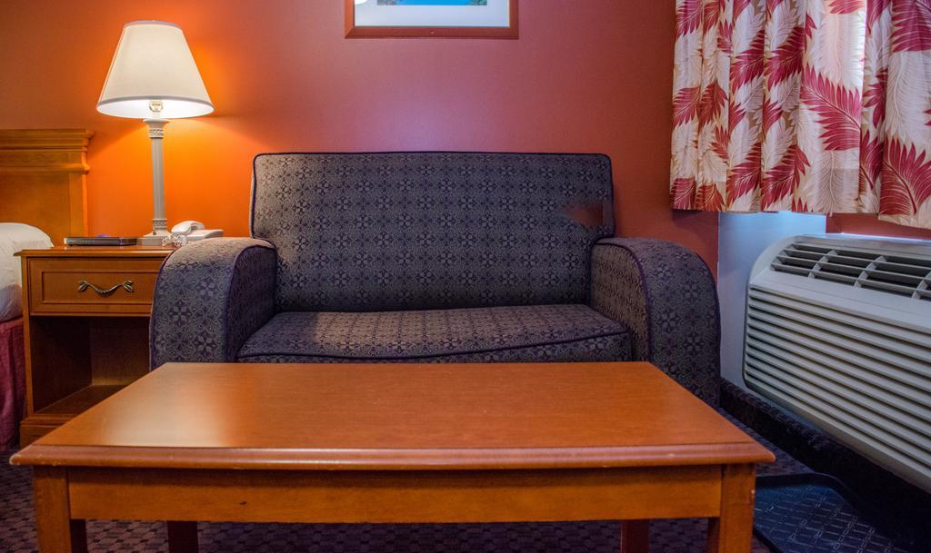 Ramada By Wyndham Medicine Hat Bagian luar foto
