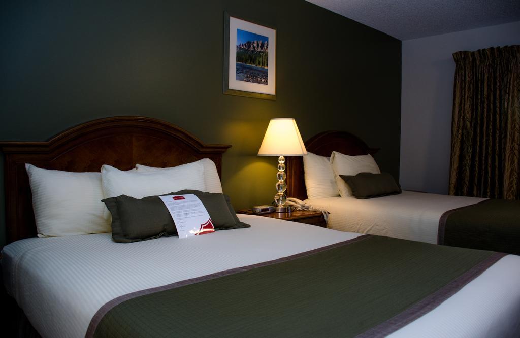 Ramada By Wyndham Medicine Hat Bagian luar foto