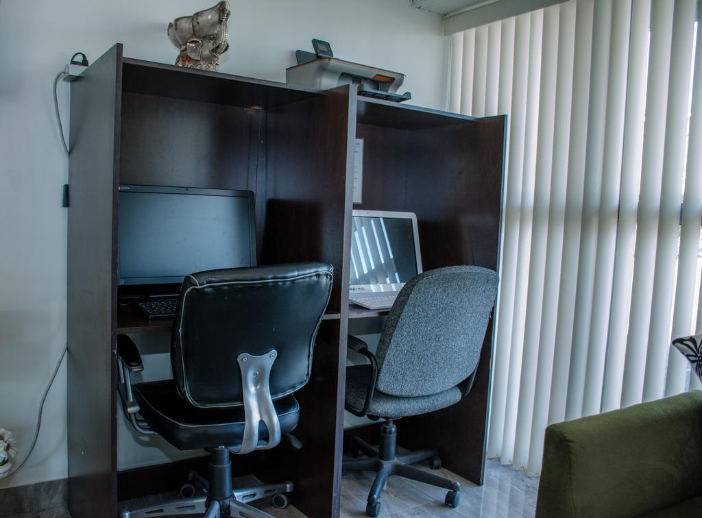 Ramada By Wyndham Medicine Hat Bagian luar foto